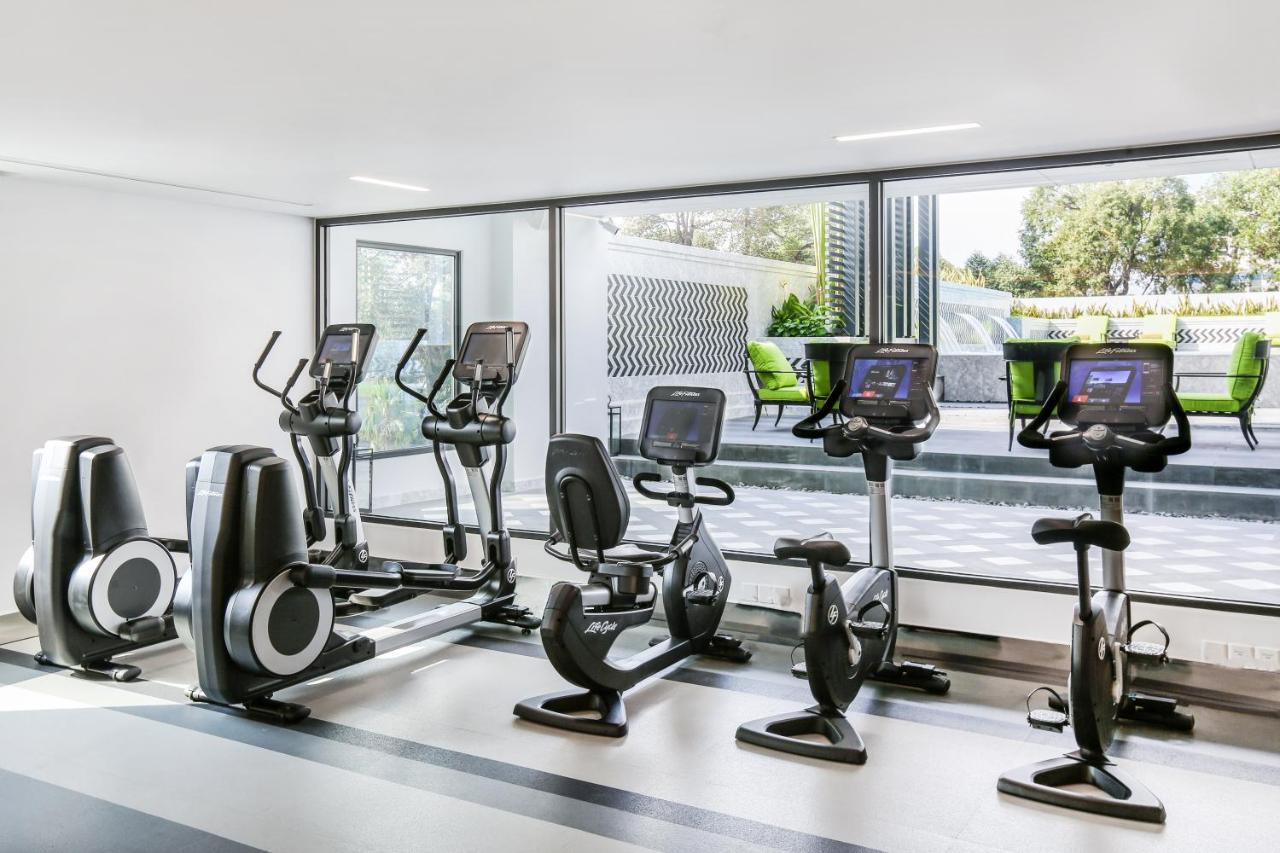 Mai House Saigon Hotel Хошимін Екстер'єр фото The gym at the hotel