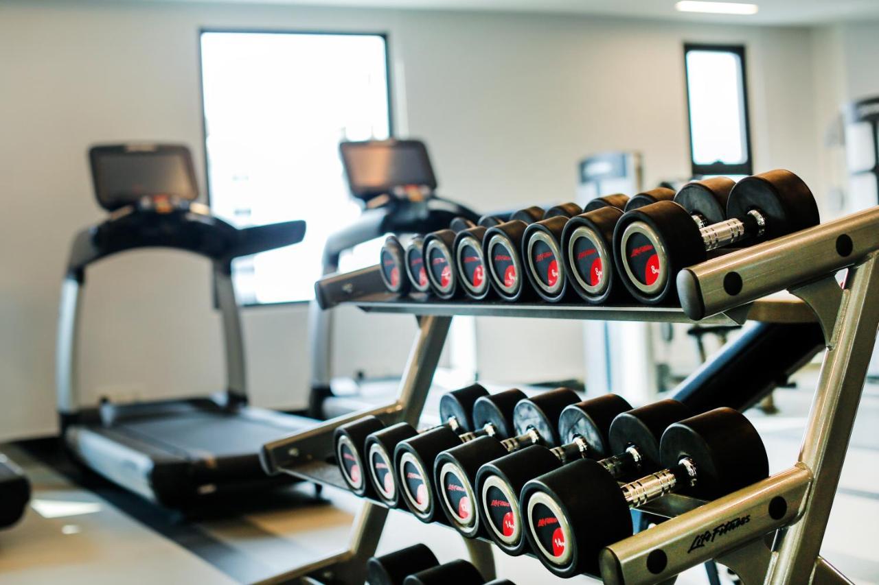 Mai House Saigon Hotel Хошимін Екстер'єр фото A set of dumbbells