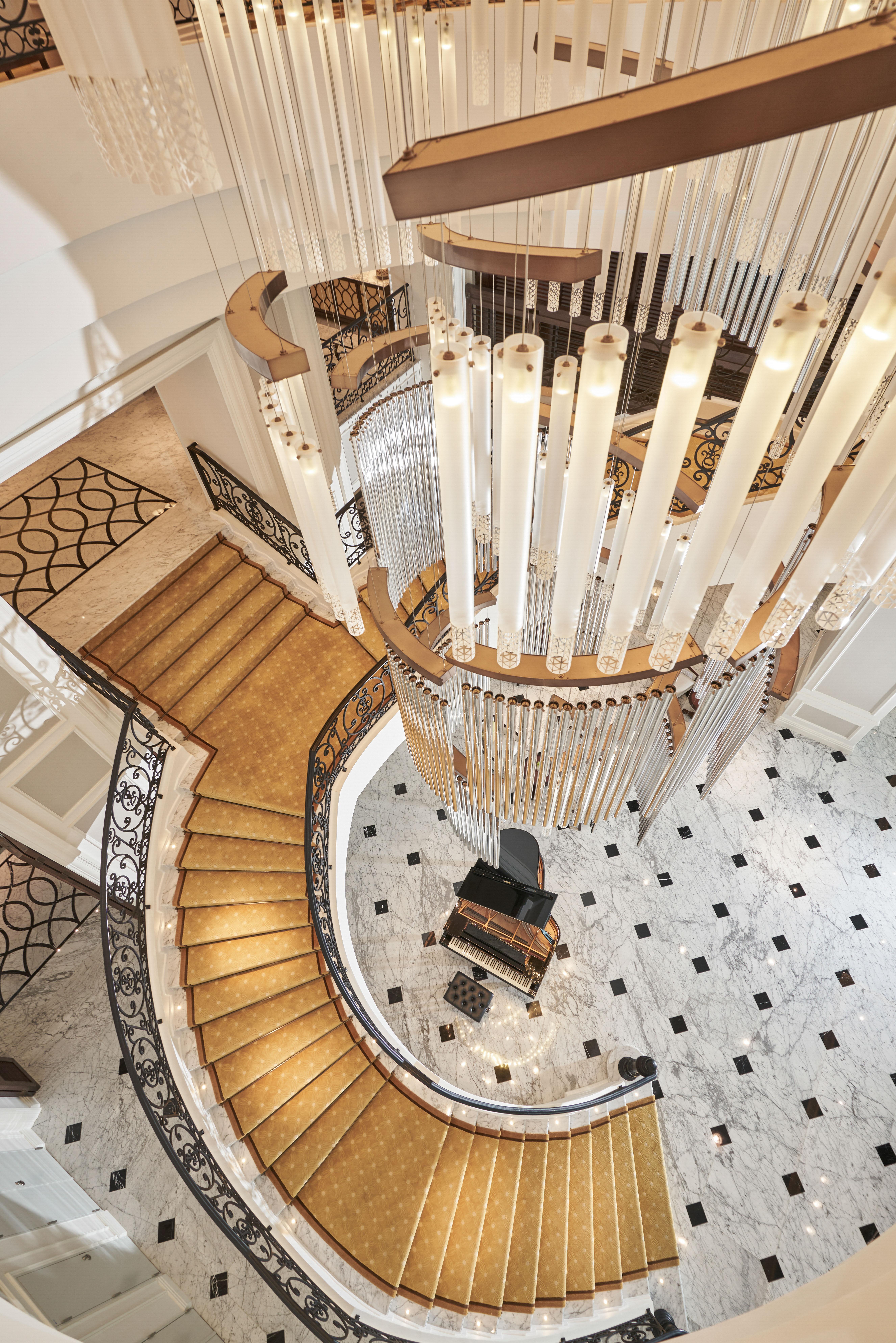 Mai House Saigon Hotel Хошимін Екстер'єр фото The staircase