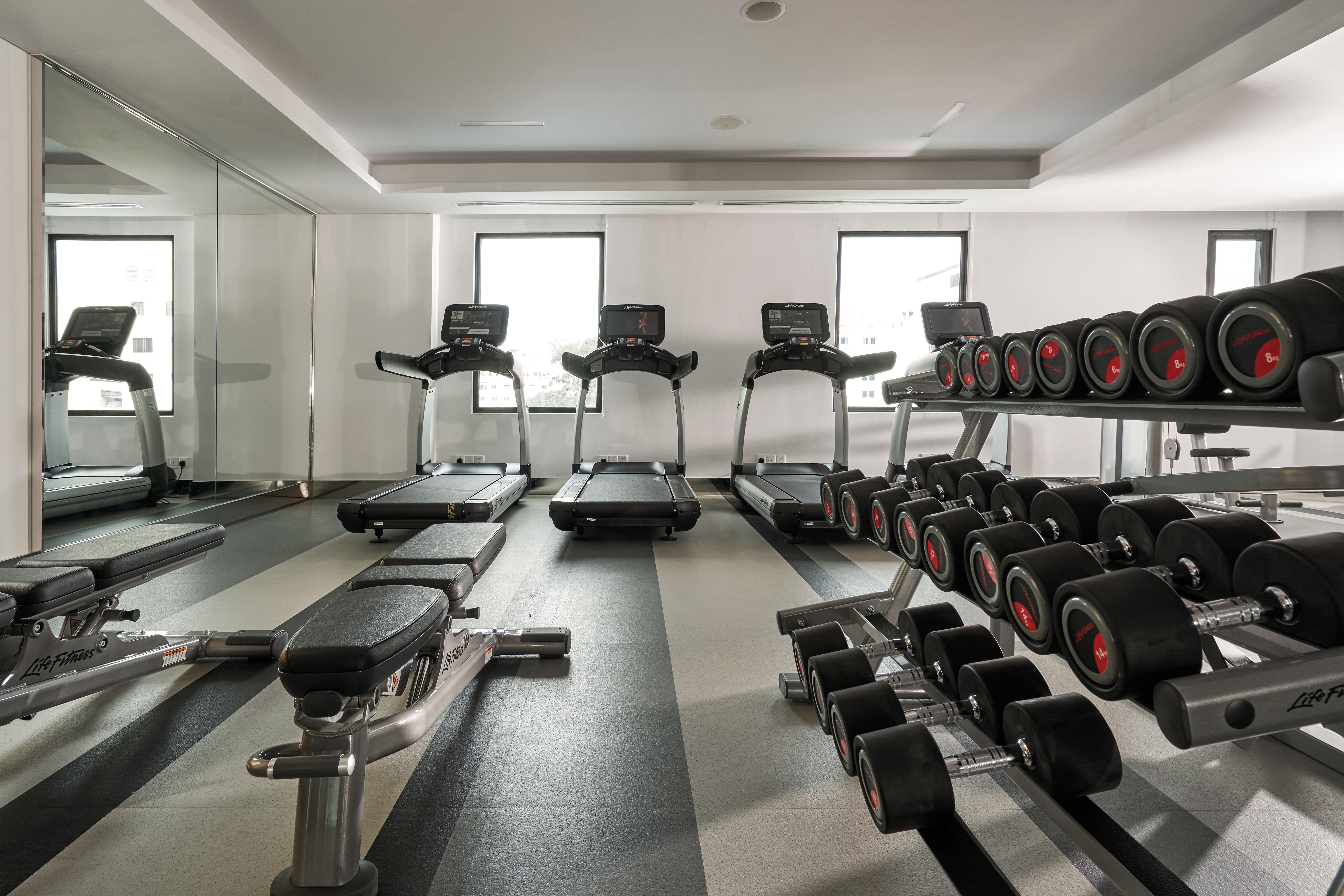 Mai House Saigon Hotel Хошимін Екстер'єр фото The gym at the hotel
