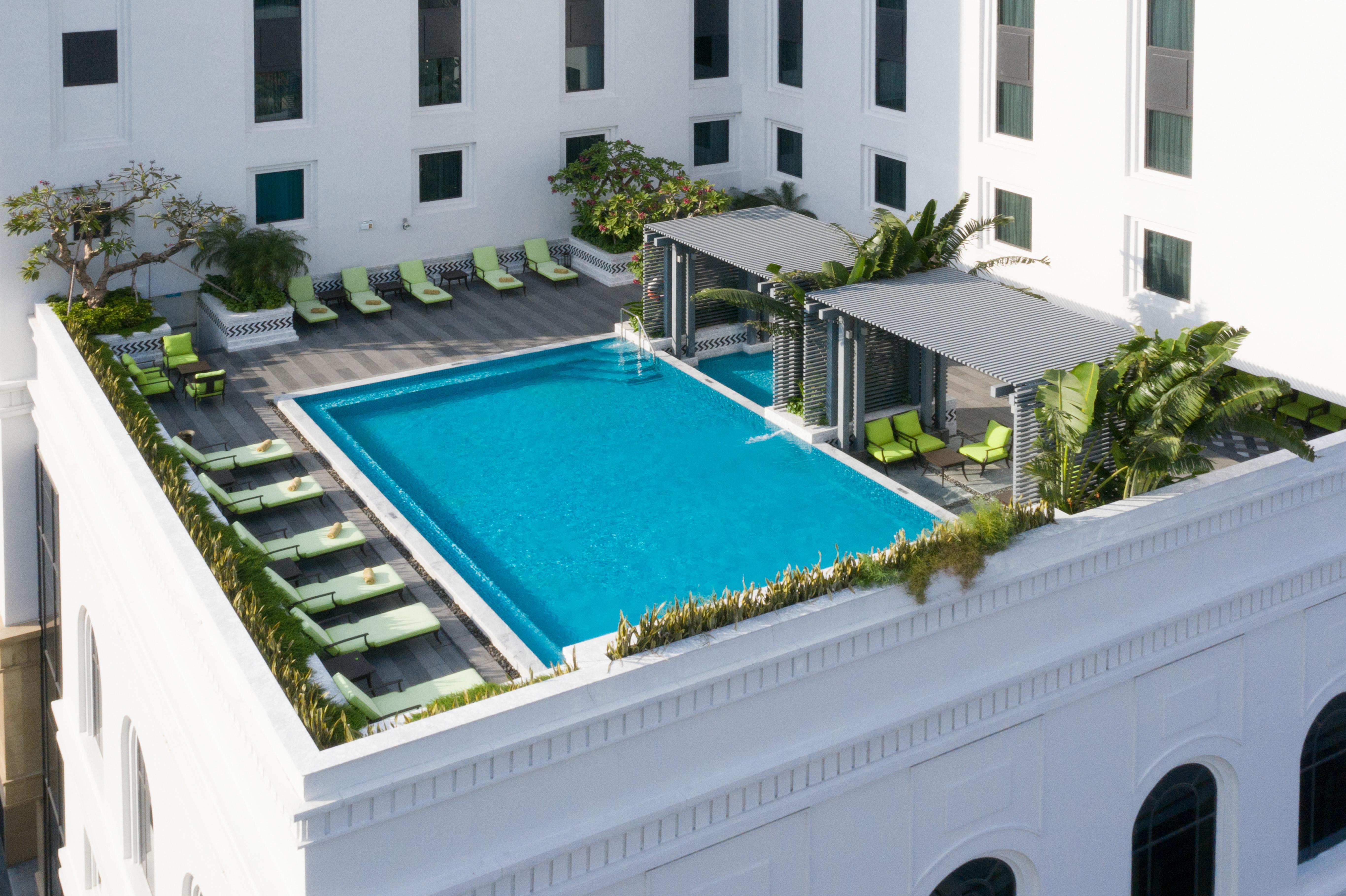 Mai House Saigon Hotel Хошимін Екстер'єр фото The hotel's rooftop pool