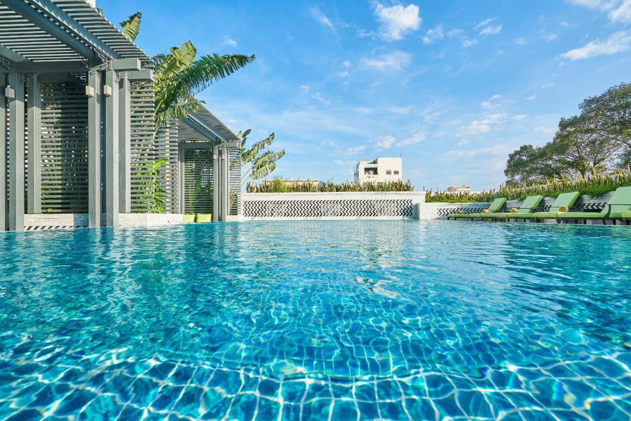 Mai House Saigon Hotel Хошимін Екстер'єр фото The swimming pool at the hotel