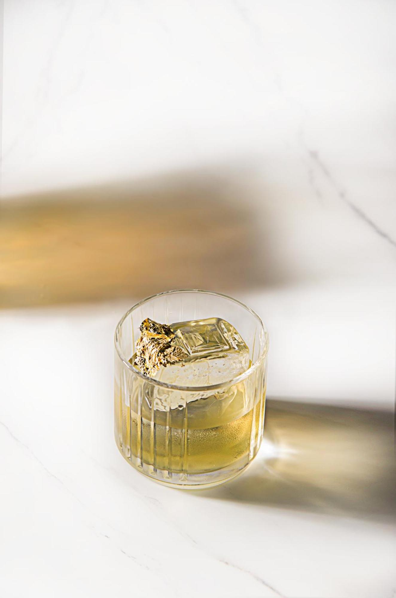 Mai House Saigon Hotel Хошимін Екстер'єр фото A glass of grappa