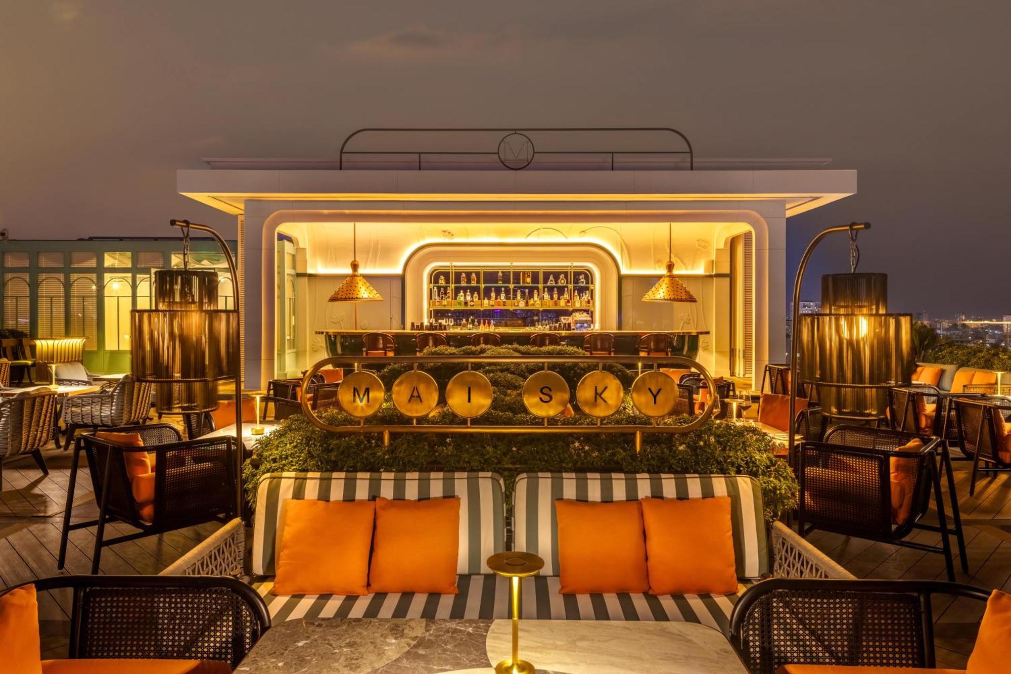Mai House Saigon Hotel Хошимін Екстер'єр фото The bar at the top of the hotel