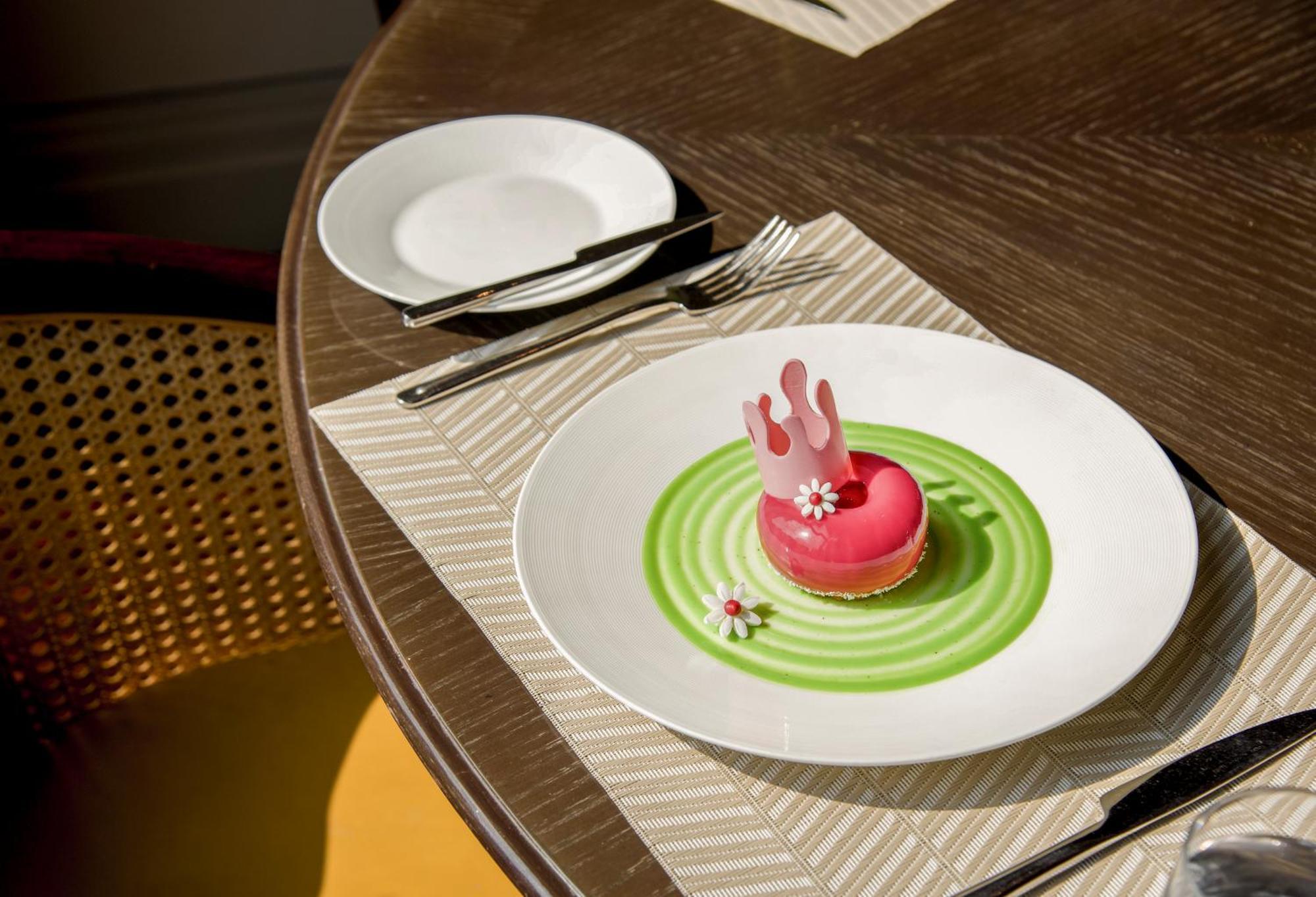 Mai House Saigon Hotel Хошимін Екстер'єр фото A dessert