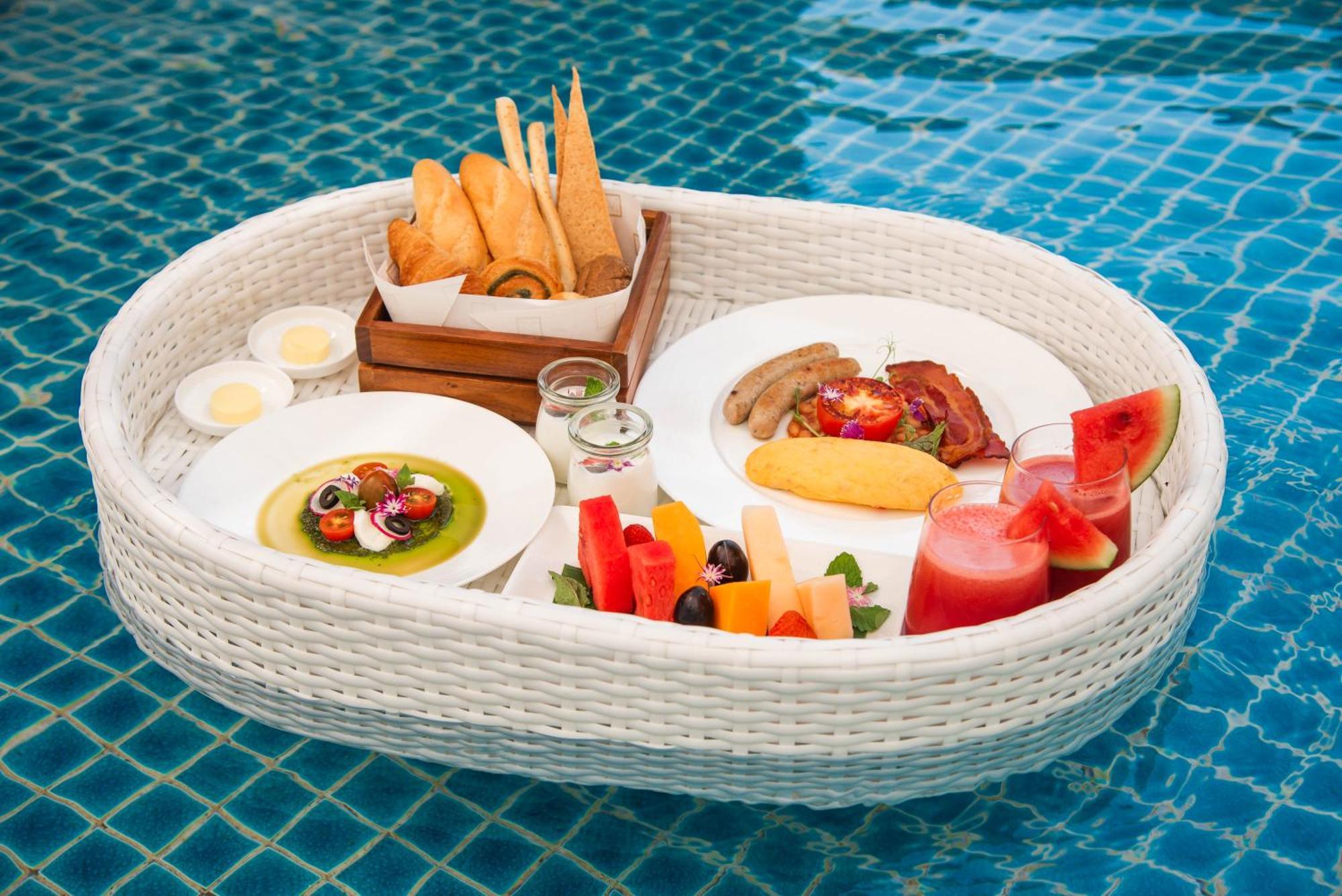 Mai House Saigon Hotel Хошимін Екстер'єр фото A floating breakfast at a resort in Bali, Indonesia